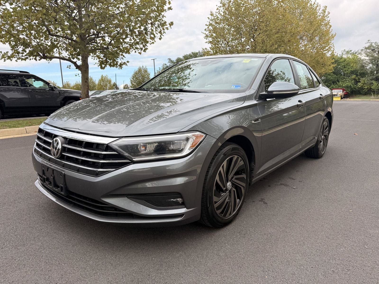 Used 2019 Volkswagen Jetta SEL Premium FWD image 2