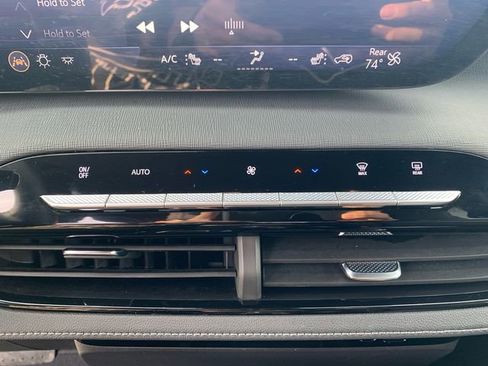 Used 2025 Buick Enclave Sport Touring image 25