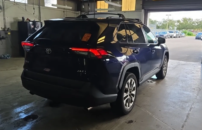Used 2021 Toyota RAV4 XLE Premium FWD image 3