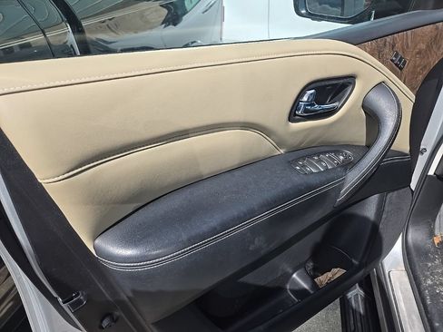 Certified 2023 INFINITI QX80 Premium Select w/ All-Season Package RWD image 10