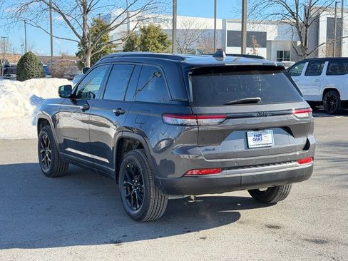 New 2026 Jeep Grand Cherokee Laredo image 9