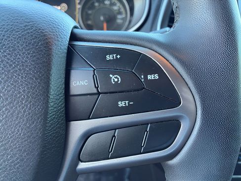 Used 2021 Jeep Cherokee Latitude Plus image 15