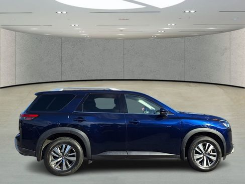 Used 2024 Nissan Pathfinder SL image 5
