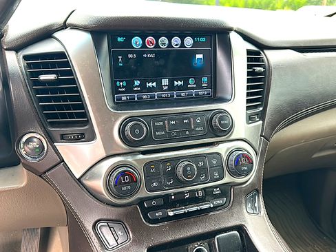 Used 2019 Chevrolet Suburban LT RWD image 10