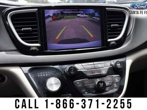 Used 2023 Chrysler Pacifica Touring-L FWD image 38