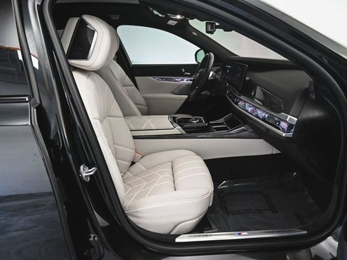 Used 2024 BMW i7 M70 w/ Executive Package image 36