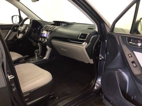 Used 2017 Subaru Forester 2.5i Limited AWD/4WD image 12