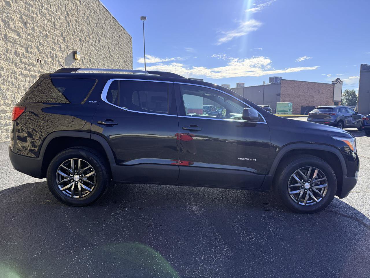 Used 2017 GMC Acadia SLT AWD/4WD image 4