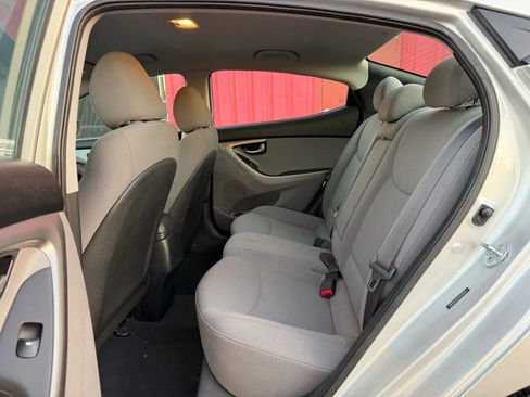 Used 2015 Hyundai Elantra SE image 15