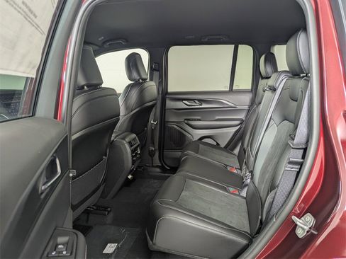 New 2025 Jeep Grand Cherokee Altitude image 26