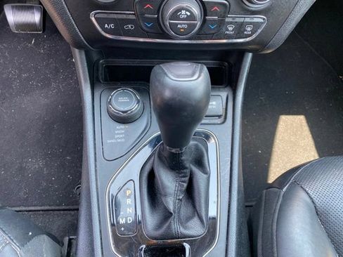 Used 2019 Jeep Cherokee Limited AWD/4WD image 20