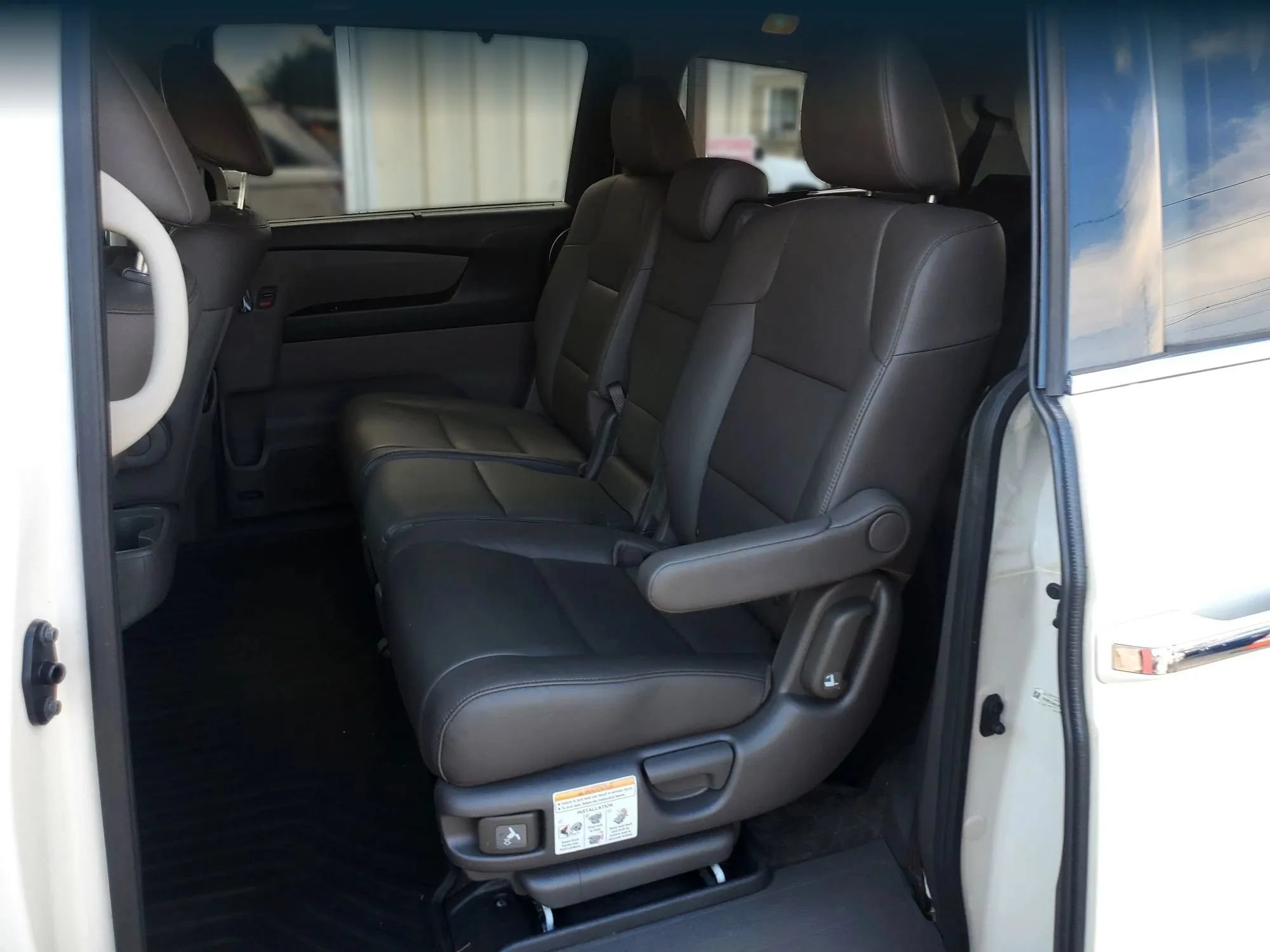 Used 2015 Honda Odyssey Touring Elite image 32