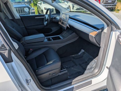Used 2023 Tesla Model Y Long Range AWD/4WD image 11