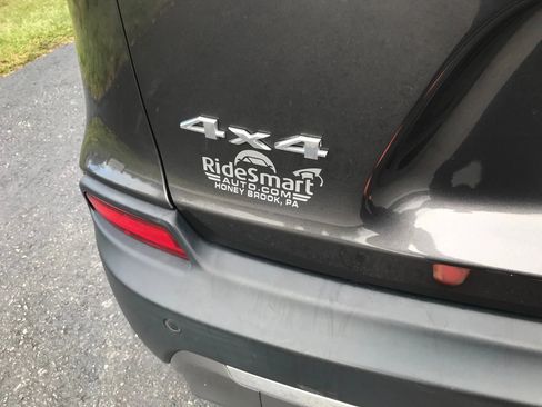 Used 2019 Jeep Cherokee Limited w/ Technology Group image 46