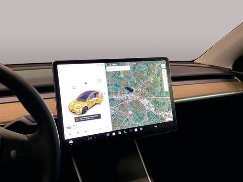 Used 2021 Tesla Model Y Long Range AWD/4WD image 24