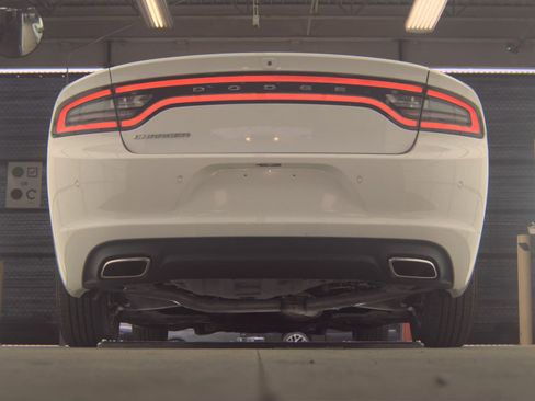 Used 2020 Dodge Charger SXT image 10