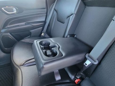 Used 2024 Jeep Compass Latitude w/ Convenience Group AWD/4WD image 49