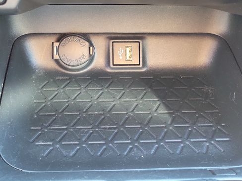Used 2024 Toyota RAV4 XLE FWD image 28