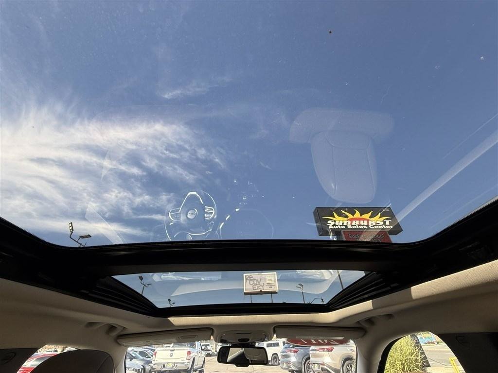 Used 2017 Jeep Cherokee Limited AWD/4WD image 25