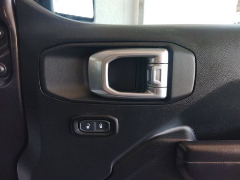 Used 2021 Jeep Wrangler Unlimited Rubicon AWD/4WD image 12