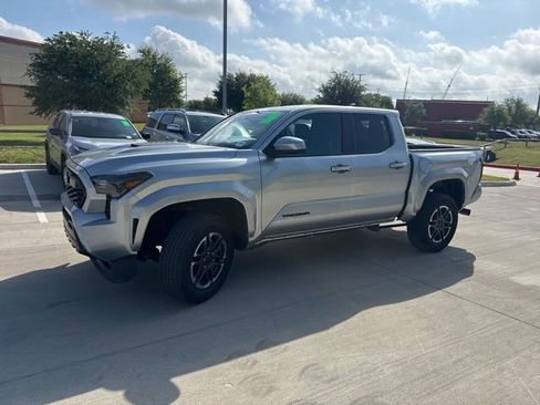 Used 2025 Toyota Tacoma TRD Sport AWD/4WD image 6