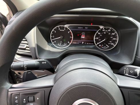 Used 2024 Nissan Rogue SV FWD image 17