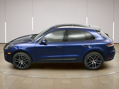 Certified 2023 Porsche Macan AWD/4WD image 35