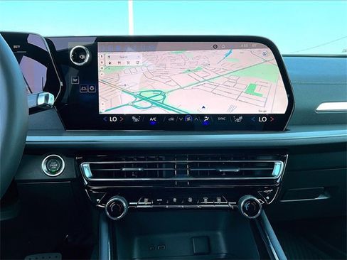 New 2025 Chevrolet Traverse LT w/ Driver Confidence Package image 11