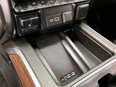 Used 2022 Chevrolet Silverado 1500 High Country w/ Technology Package image 33