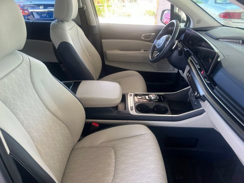 Certified 2025 Kia Carnival SX w/ SX Dark Edition Package FWD image 20