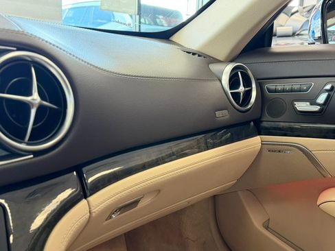 Used 2017 Mercedes-Benz SL 550 image 42