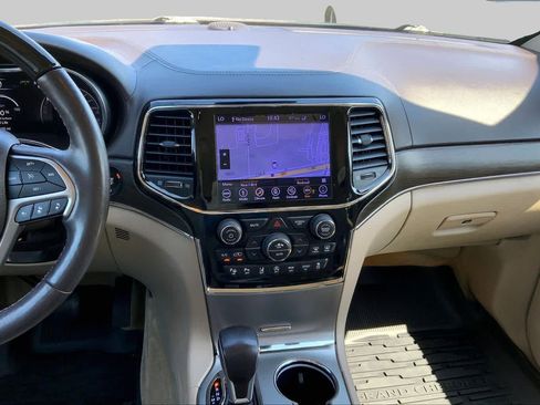 Used 2019 Jeep Grand Cherokee Overland AWD/4WD image 7