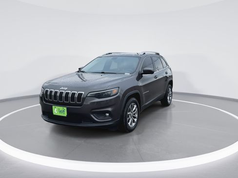 Used 2019 Jeep Cherokee Latitude Plus w/ Comfort/Convenience Group image 3