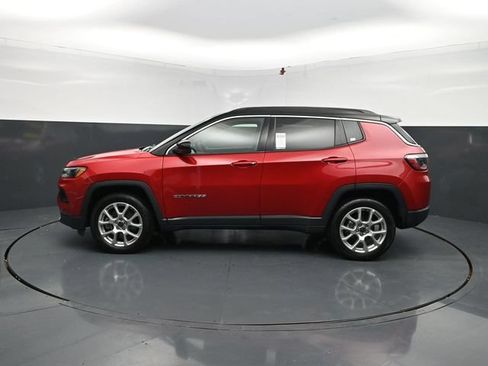 Used 2025 Jeep Compass Limited AWD/4WD image 5