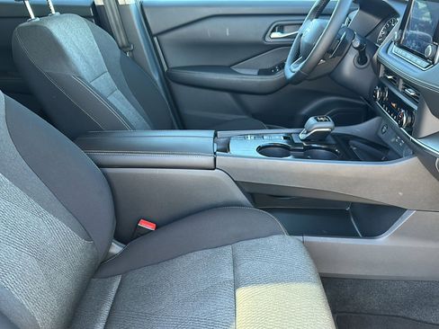 Certified 2025 Nissan Rogue SV image 23