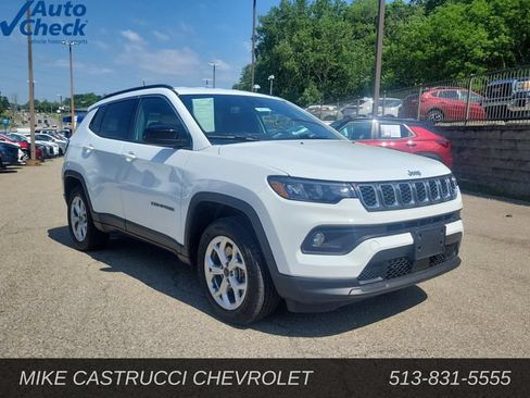 Used 2025 Jeep Compass Latitude AWD/4WD image 7