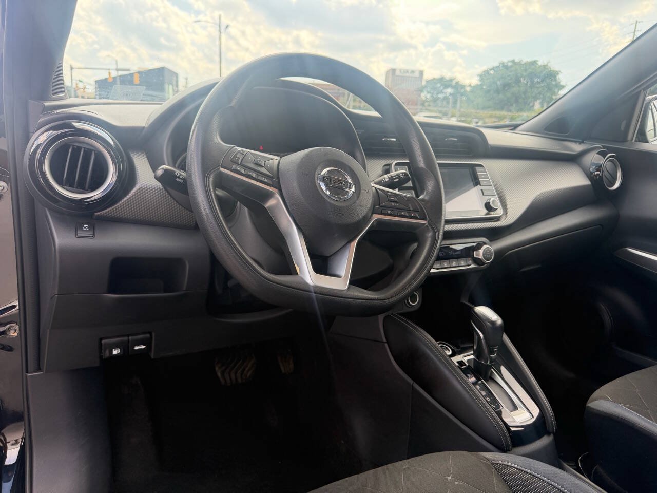 Used 2018 Nissan Kicks SV FWD image 18