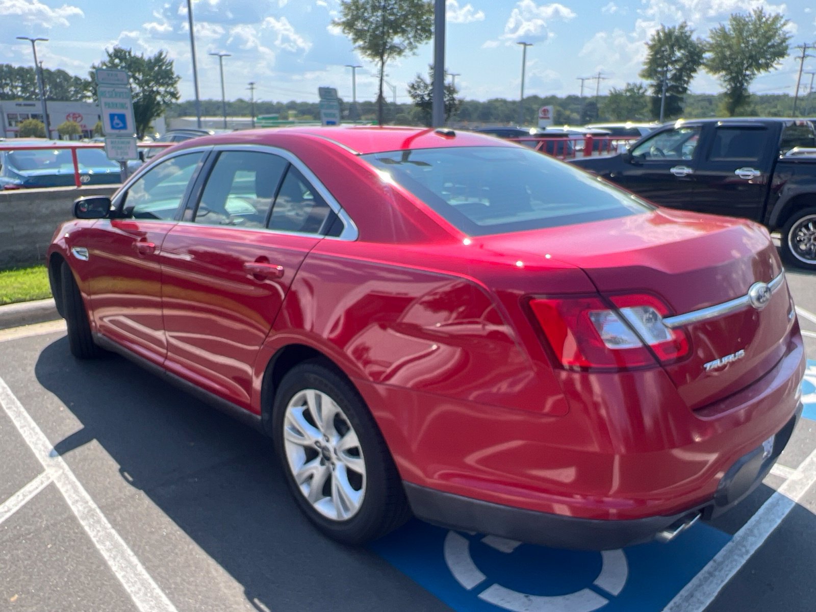 Used 2011 Ford Taurus SEL FWD image 16