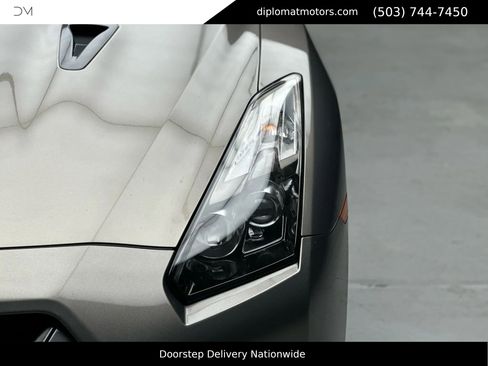 Used 2009 Nissan GT-R Premium image 13