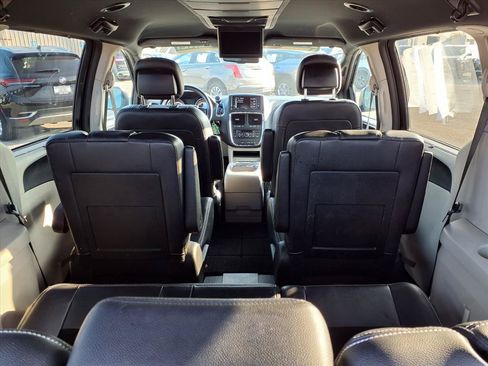 Used 2017 Dodge Grand Caravan SXT w/ Driver Convenience Group FWD image 29