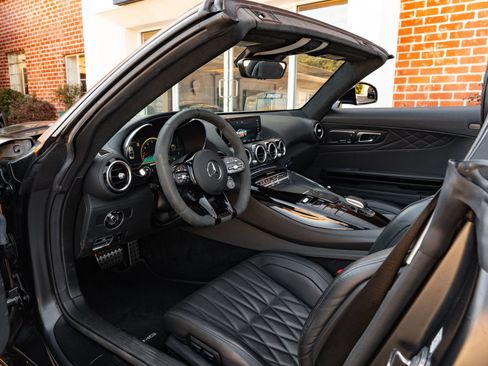 Used 2021 Mercedes-Benz AMG GT Roadster w/ AMG Stealth Edition image 8