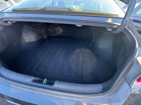 Used 2025 Hyundai Elantra Limited image 32