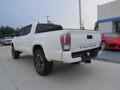 Used 2023 Toyota Tacoma TRD Sport AWD/4WD image 4