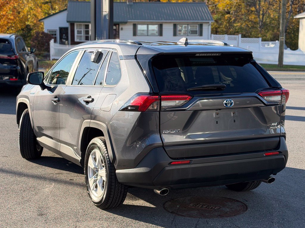 Used 2020 Toyota RAV4 XLE w/ Convenience Package AWD/4WD image 3