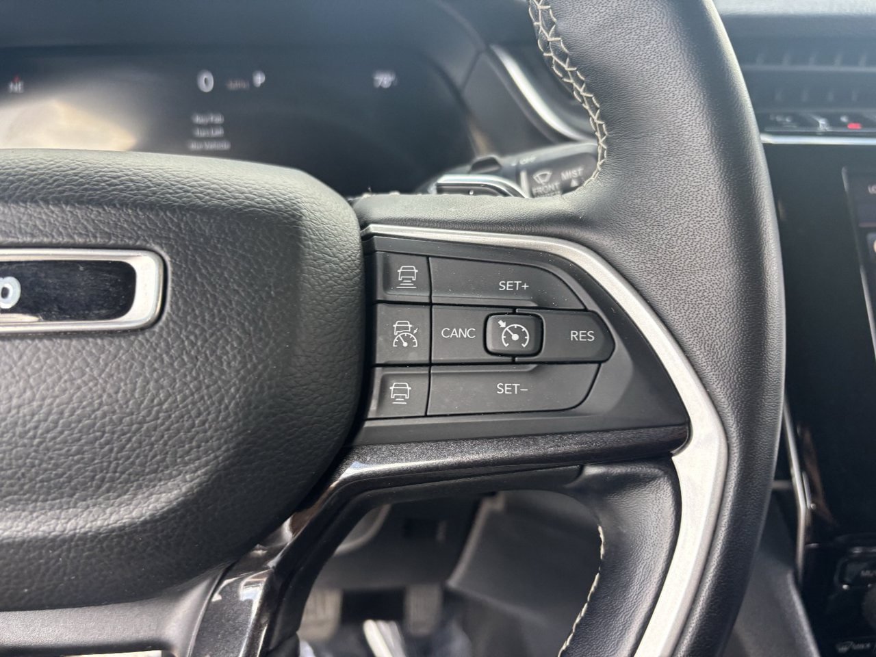 Used 2022 Jeep Grand Cherokee Altitude AWD/4WD image 26