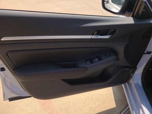 New 2026 Nissan Altima 2.5 SR FWD image 13