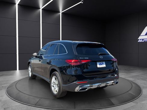 Used 2023 Mercedes-Benz GLC 300 4MATIC image 4