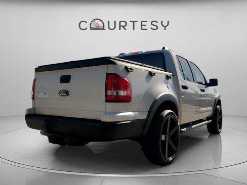 Used 2010 Ford Explorer Sport Trac XLT image 3