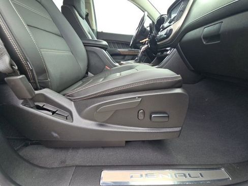 Used 2022 GMC Canyon Denali image 17