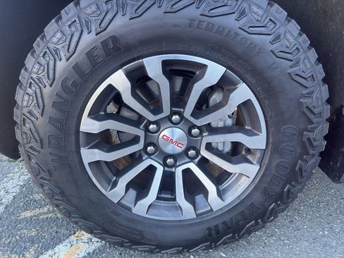 Used 2021 GMC Sierra 1500 AT4 w/ Technology Package image 2